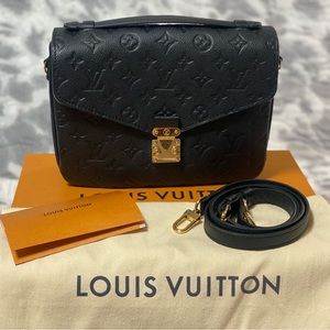 *****SOLD***** AUTHENTIC LV Pochette Métis handbag